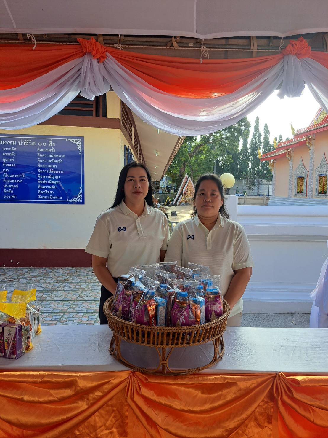 title - วันพฤหัสบดีที่ 8 มกราคม พ.ศ. 2569 นายนิกร ไพริน ปฏิรูปที่ดินจังหวัดชุมพร พร้อมด้วย เจ้าหน้าที่ สำนักงานการปฏิรูปที่ดินจังหวัดชุมพร (ส.ป.ก.ชุมพร) ร่วมกิจกรรมทำบุญตักบาตรถวายพระราชกุศล และพิธีถวายพระพรชัยมงคลเนื่องในโอกาสวันคล้ายวันประสูติสมเด็จพระเจ้าลูกเธอ เจ้าฟ้าสิริวัณณวรี นารีรัตนราชกัญญ